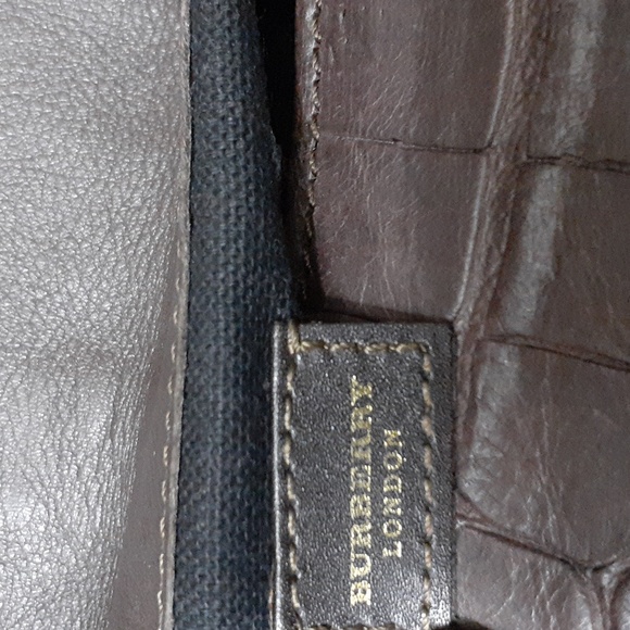 BURBERRY AUTHENTIC RARE CLUTCH - Picture 10 of 12